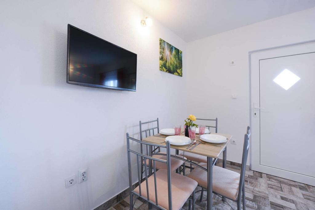 Apartments Sea Star Ivana Marina Exterior photo